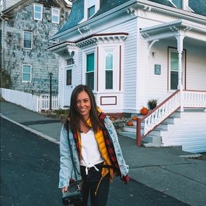 Meet your Posher, Kiela